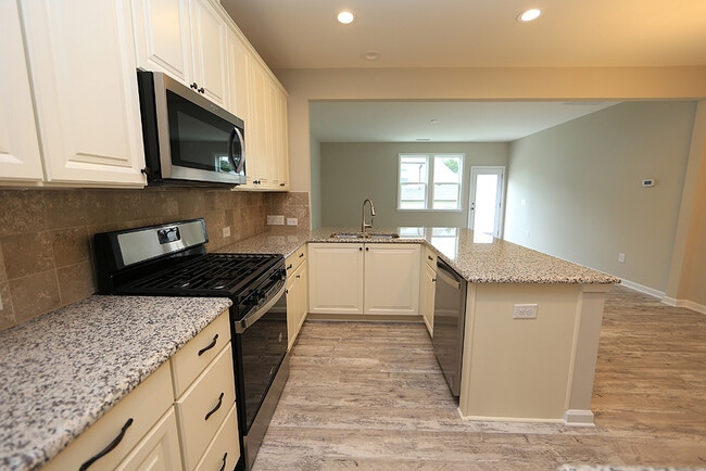 Building Photo - 806 Talbot Pl