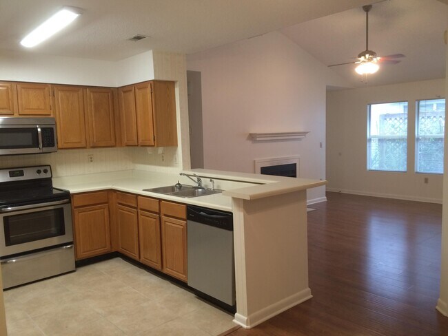 Building Photo - 125 Parkwood Dr