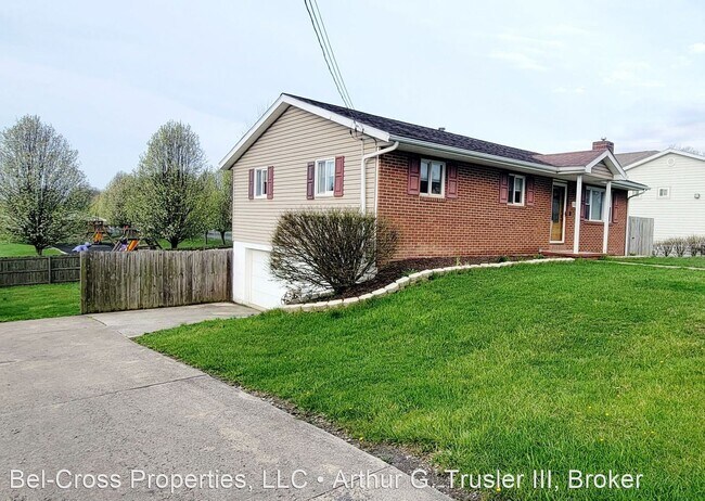Foto del edificio - 3 br, 2 bath House - 1313 Airport Blvd