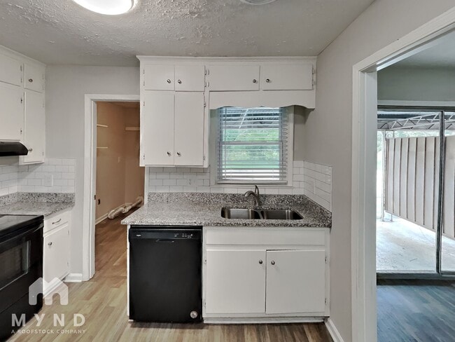 Building Photo - 225 Baker St