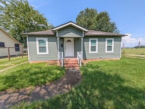 Building Photo - 5365 E Parkway Dr