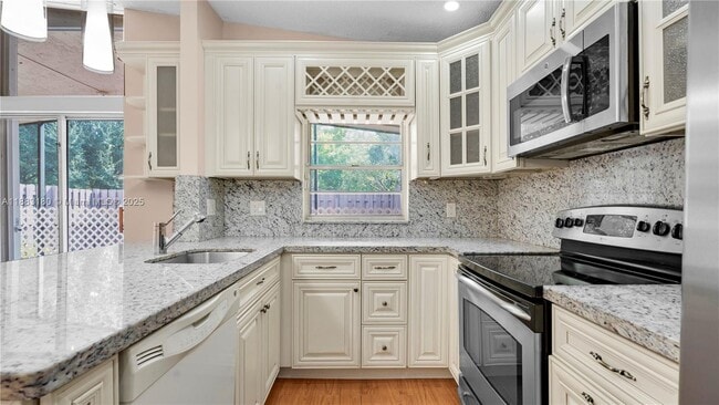 Foto del edificio - 570 Woodgate Cir