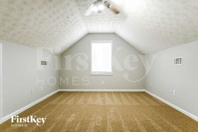 Building Photo - 80 Pebble Ln