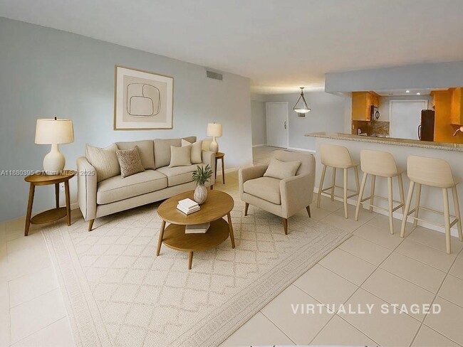 Foto del edificio - 6886 N Kendall Dr