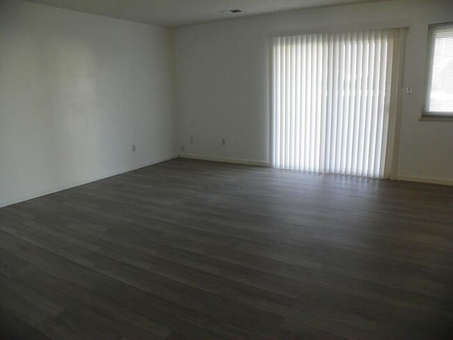 Foto del edificio - 823 Country Club Dr SE