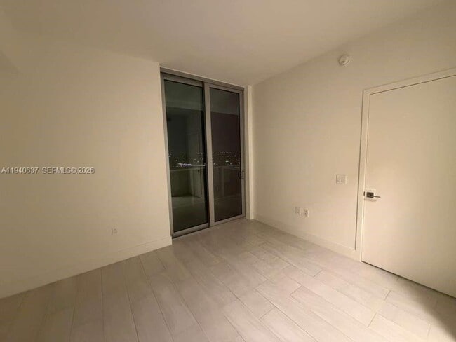 Foto del edificio - 2000 Metropica Wy