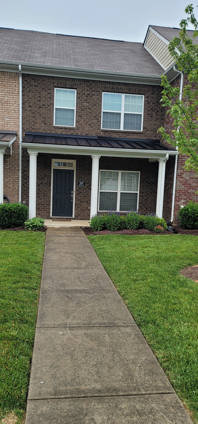 Building Photo - 207 Oldbury Ln