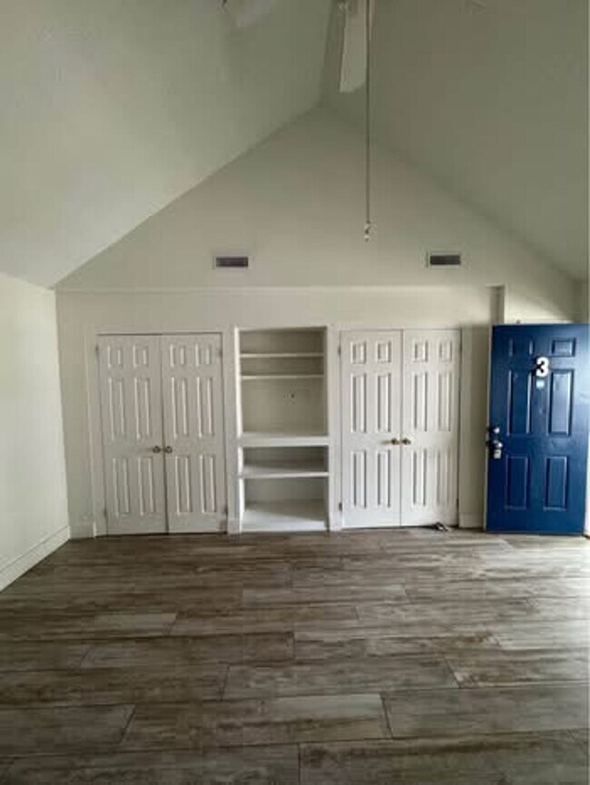 Foto del edificio - Large One Bedroom Across from the Beach in...