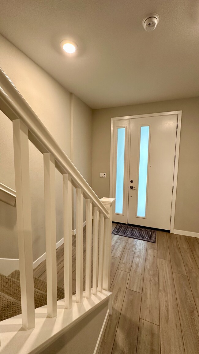 Building Photo - 6583 Vision Ct