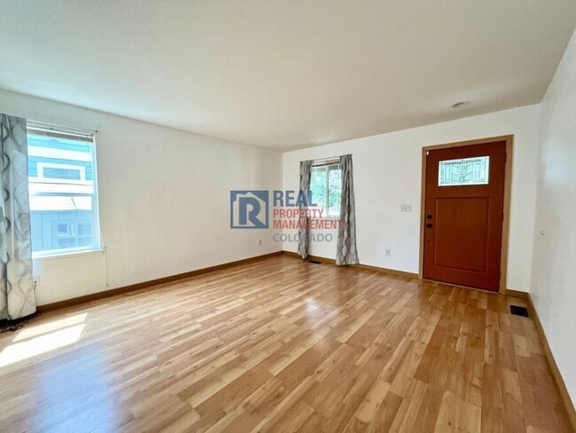 Building Photo - 676 Hedgerow Way