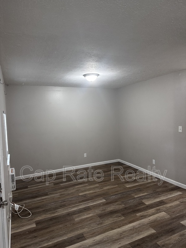 Foto del edificio - 2735 Joyce Ave