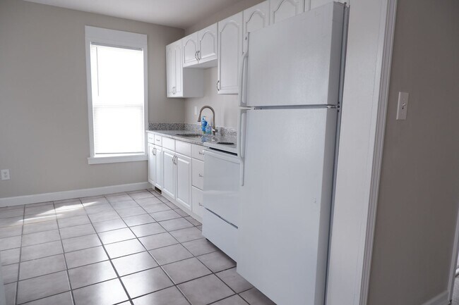 Foto del edificio - Must see two bedroom Apartment in bustling...