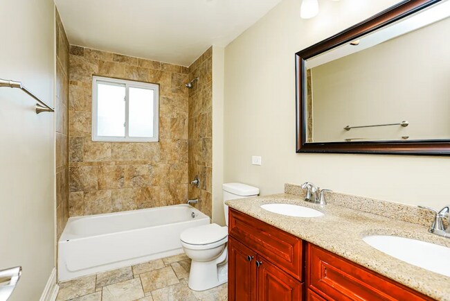 Foto del edificio - 46 Pamela Dr