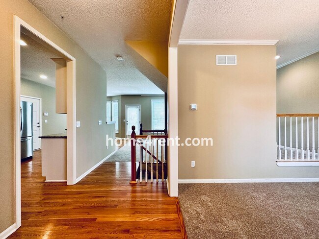 Building Photo - Fantastic South Overland Park Home in Blue...