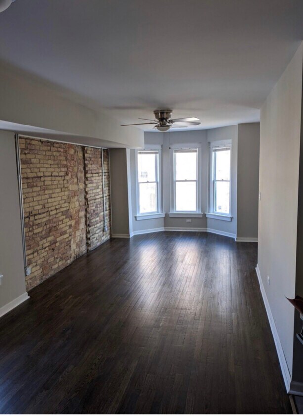 14 S Chapel St Unit A, Elgin, IL 60120 Apartments in Elgin, IL