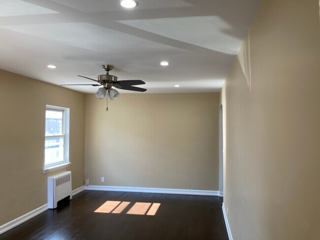 Building Photo - 1629 Mulford Ave