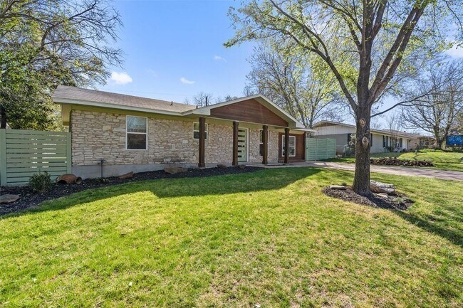 Building Photo - 3203 Bruce Dr