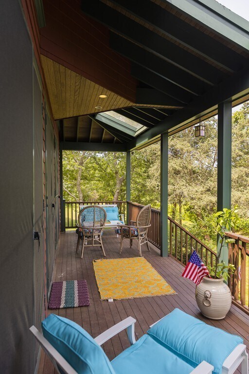 Foto del edificio - 101 Associates Rd