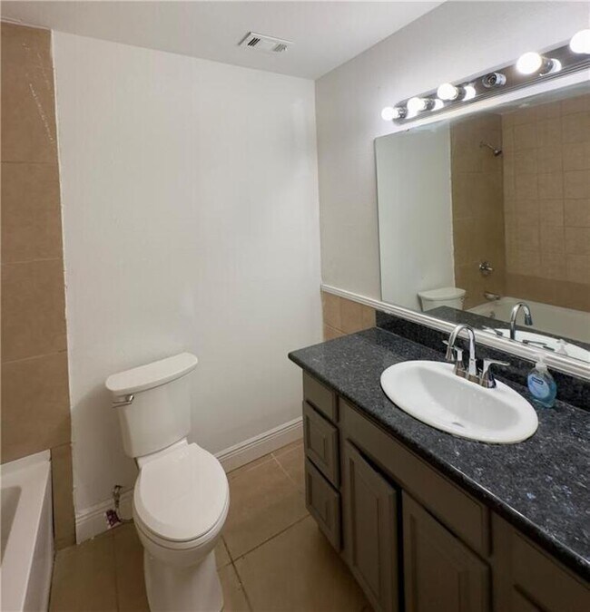 Foto del edificio - 1310 Chimney Wood Ln