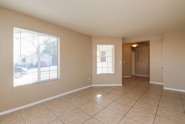 Building Photo - 969 E Elgin St