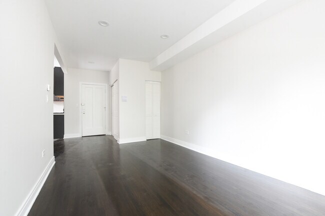 Building Photo - 4250 N Damen Ave