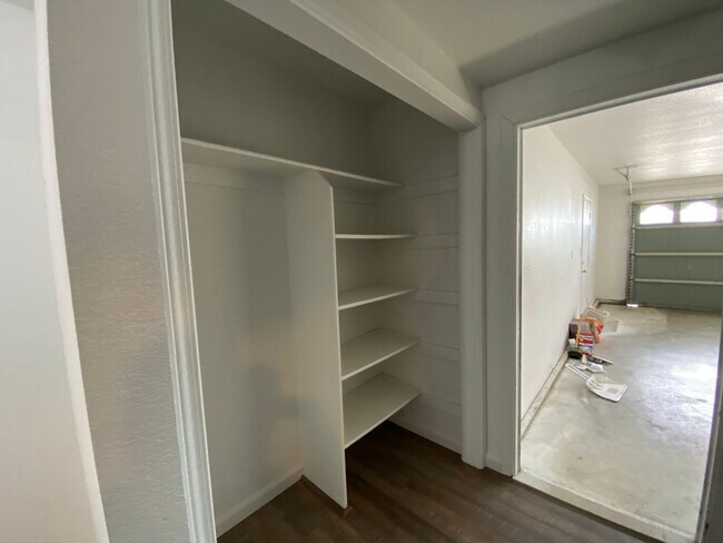 Foto del edificio - Recently-remodeled 3 bed 2 bath