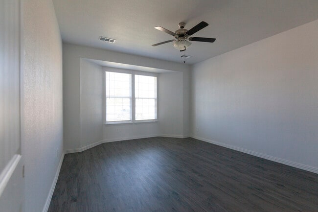 Building Photo - 229 Mina St