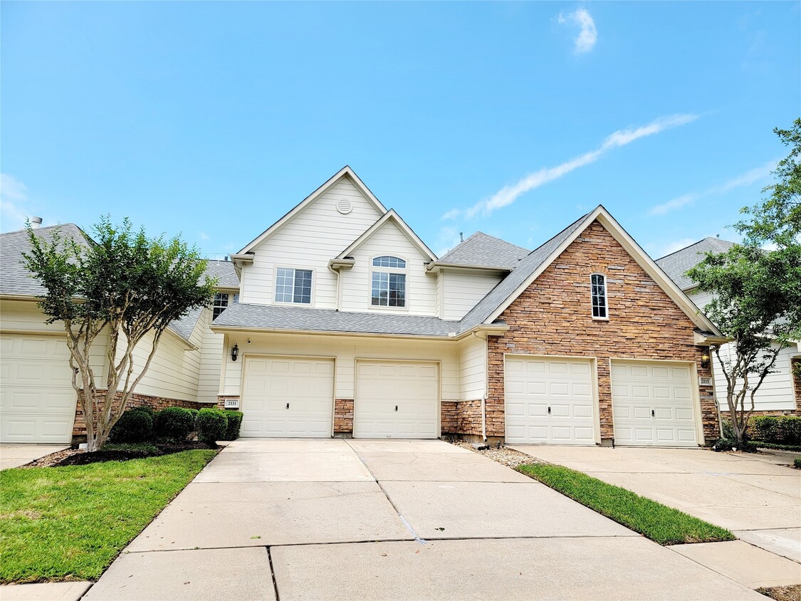 Primary Photo - 2111 Grand Terrace