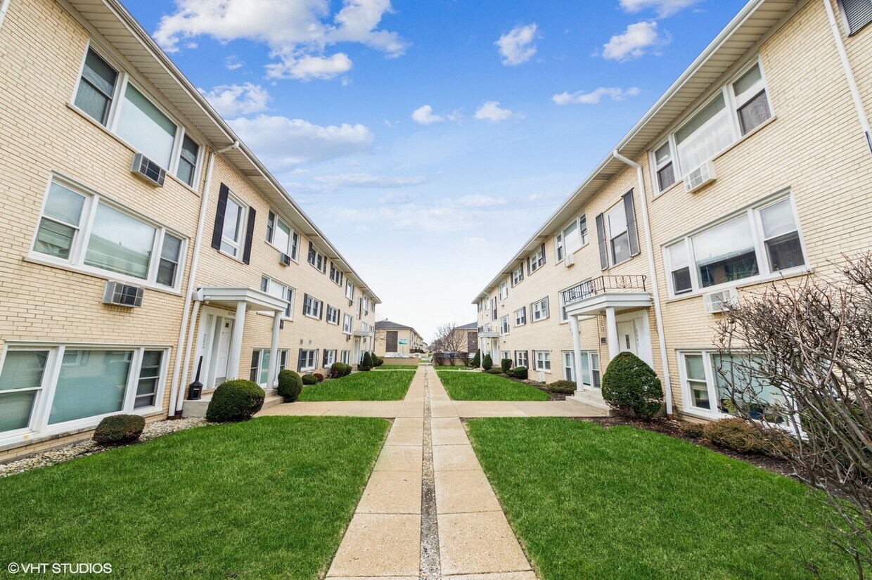 5100 N Leonard Dr Unit 1B, Norridge, IL 60706 Room for Rent in