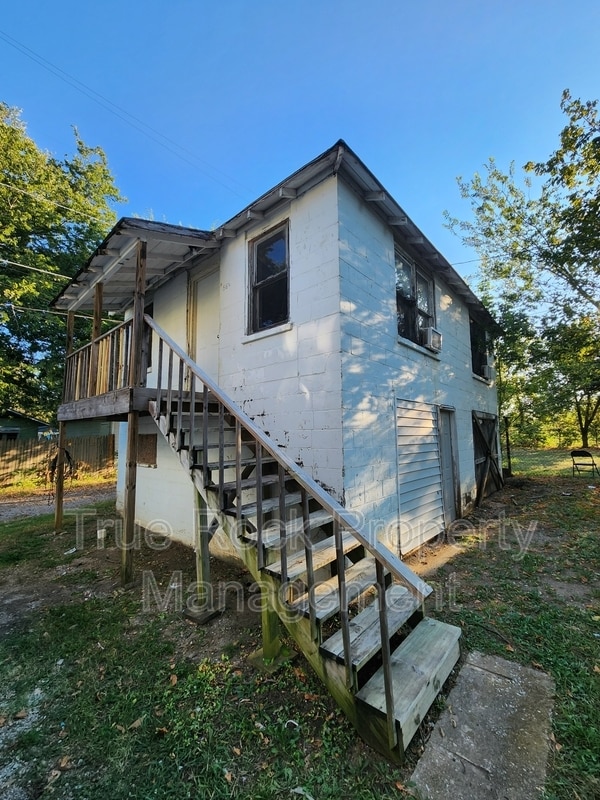 Building Photo - 516 E 14th St