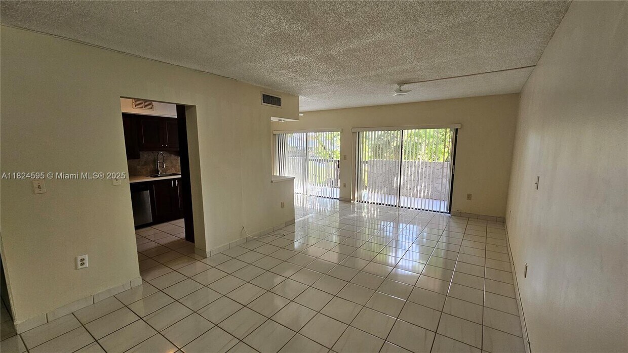 Foto del edificio - 5800 SW 127th Ave