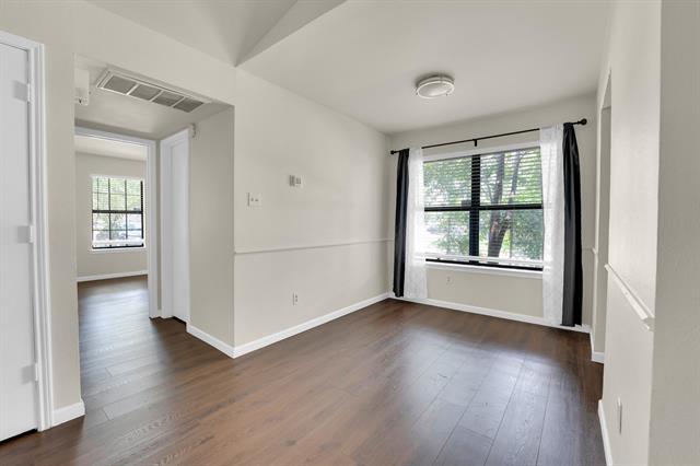 Foto del edificio - 728 Woodland Ct
