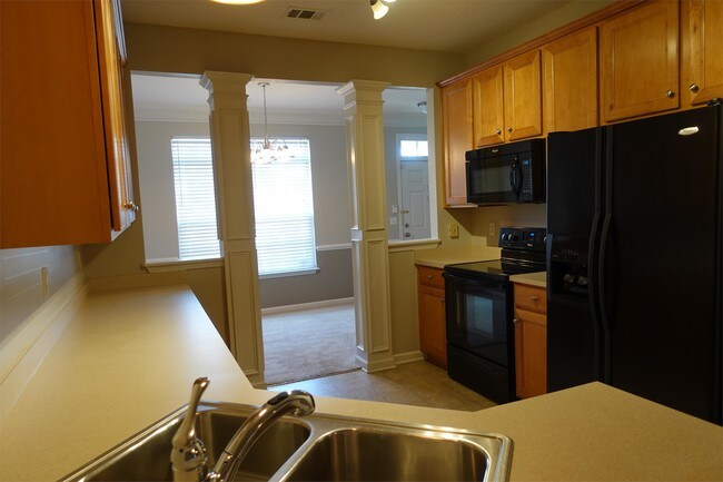 Building Photo - 25 Stratus Ct