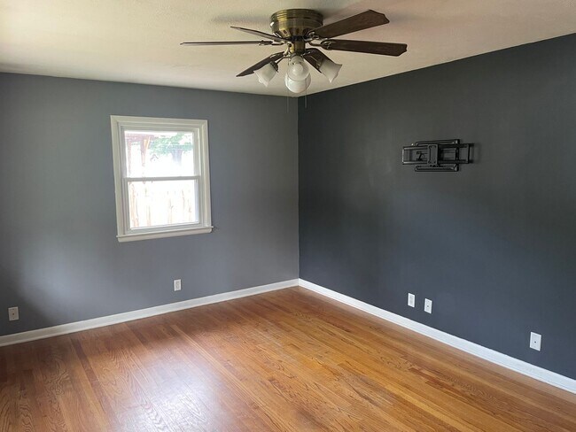 Foto del edificio - 2-Bedroom with Bonus Rooms & Finished Base...