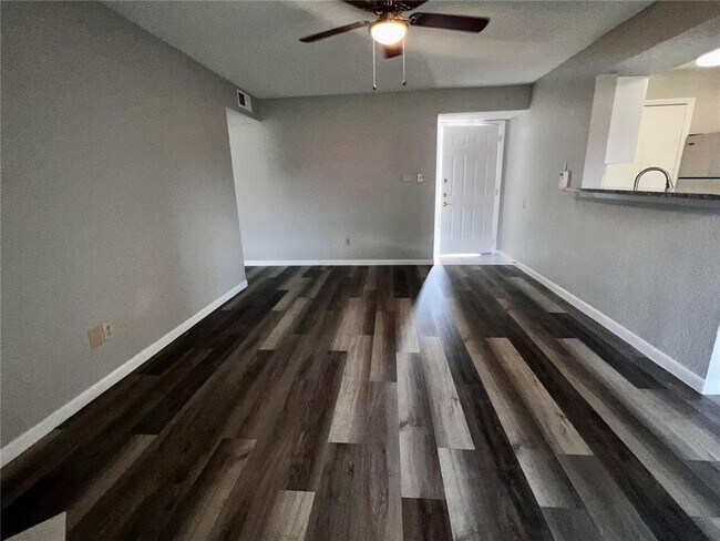Foto del edificio - 4355 Perkinshire Ln