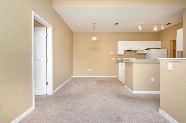 Foto del edificio - MOVE IN BY MAY 15th and GET 2 WEEKS OFF YO...