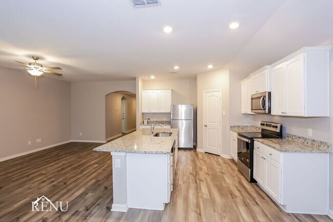 Building Photo - 1919 Hialeah Dr