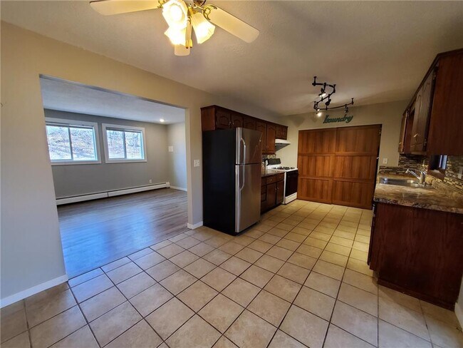 Foto del edificio - 4470 Denbigh Rd