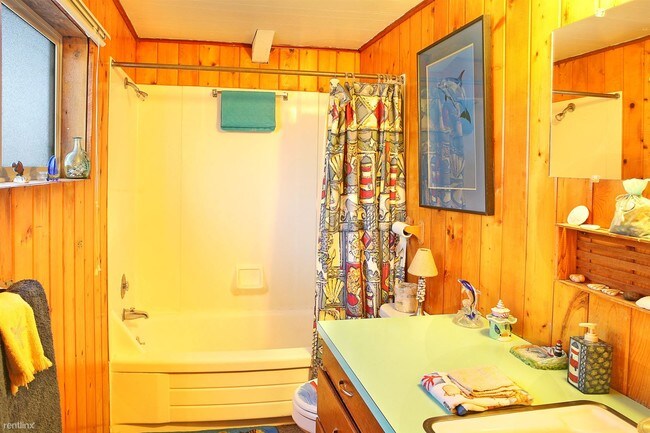 Building Photo - 1325 Oceano Dr