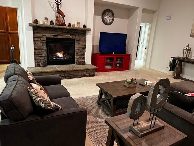 Foto del edificio - 308 Maple Ridge Dr