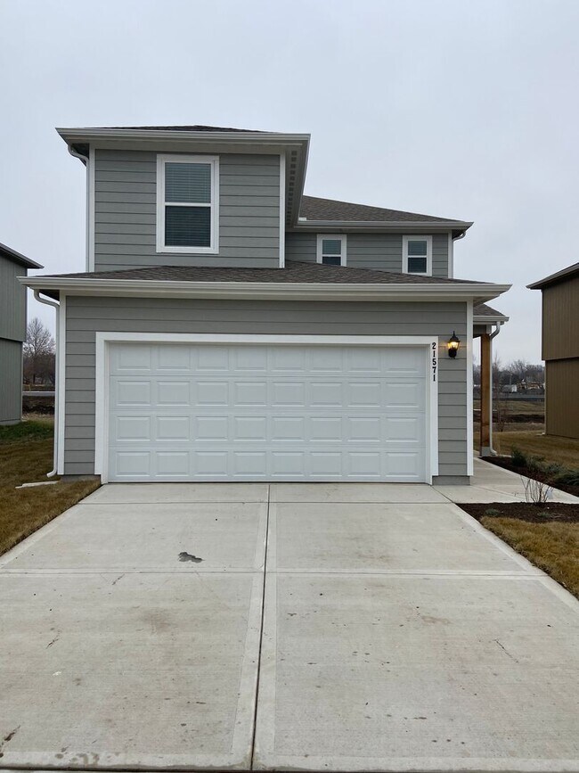 Foto del edificio - *Pre-leasing* Three Bedroom | Two and a Ha...