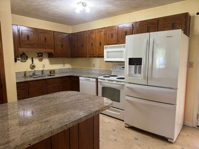 Foto del edificio - 4221 Valley Cir