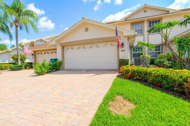 Foto del edificio - ** 3/2 GOLF TRANSFER TO THE STRAND UNIT AVAILABLE ** GATED BEAUTIFUL REMODELED UNIT **LAKE AND FO...