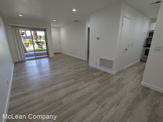 Building Photo - 1 br, 1 bath House - 470 North Villa Court...