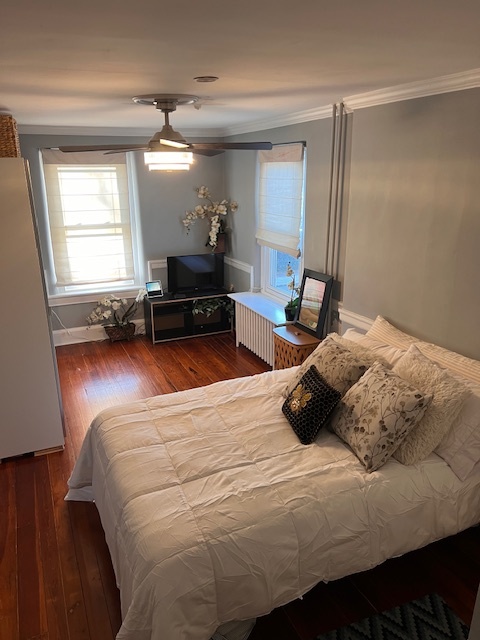 Sunny bedroom - 703 W Main St