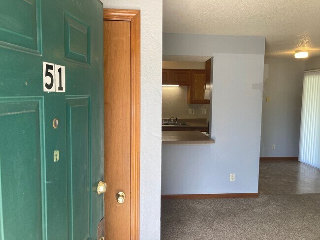 Foto del edificio - 2 Bed 1 Bath Located behind Hy-Vee in Osag...