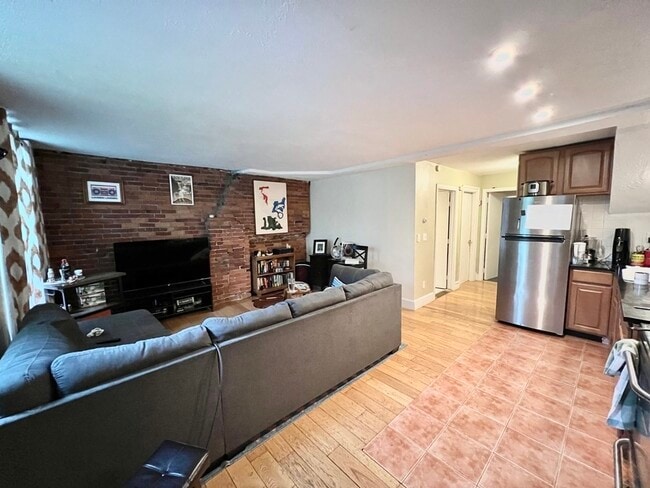 Building Photo - 99 Saint Botolph St