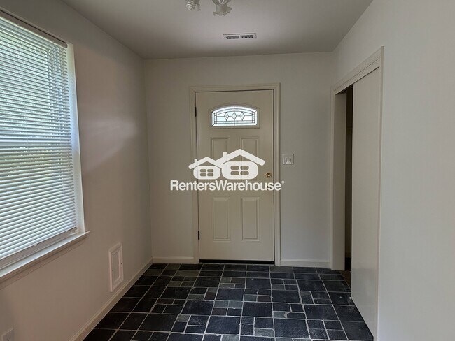Foto del edificio - 17825 Falls Rd