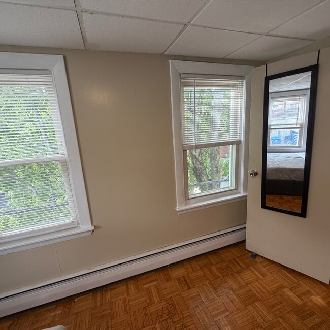 Building Photo - 166 5th St