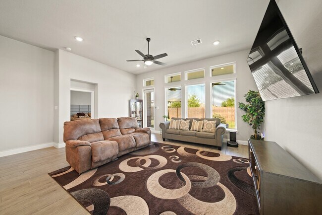 Foto del edificio - 1735 Harvest Lake Dr